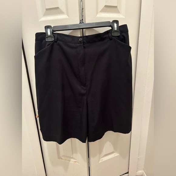 Bette & Court Woman's Golf Shorts, size 12 black - Picture 1 of 5